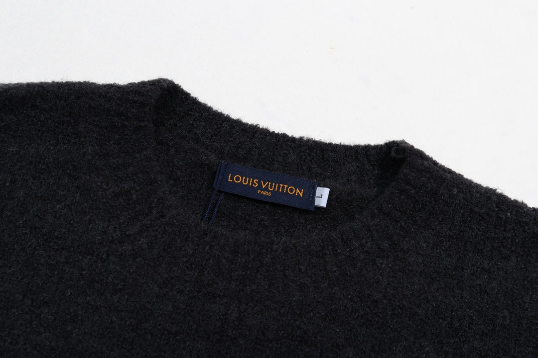 New crew-neck wool knit sweater