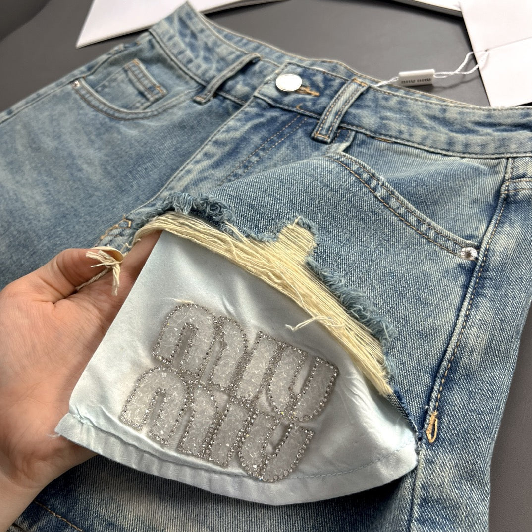 0528 Denim shorts with rhinestone pocket design