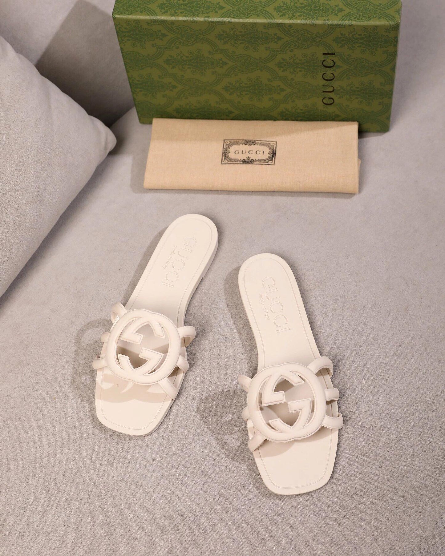 0528 Minimalist style jelly slippers