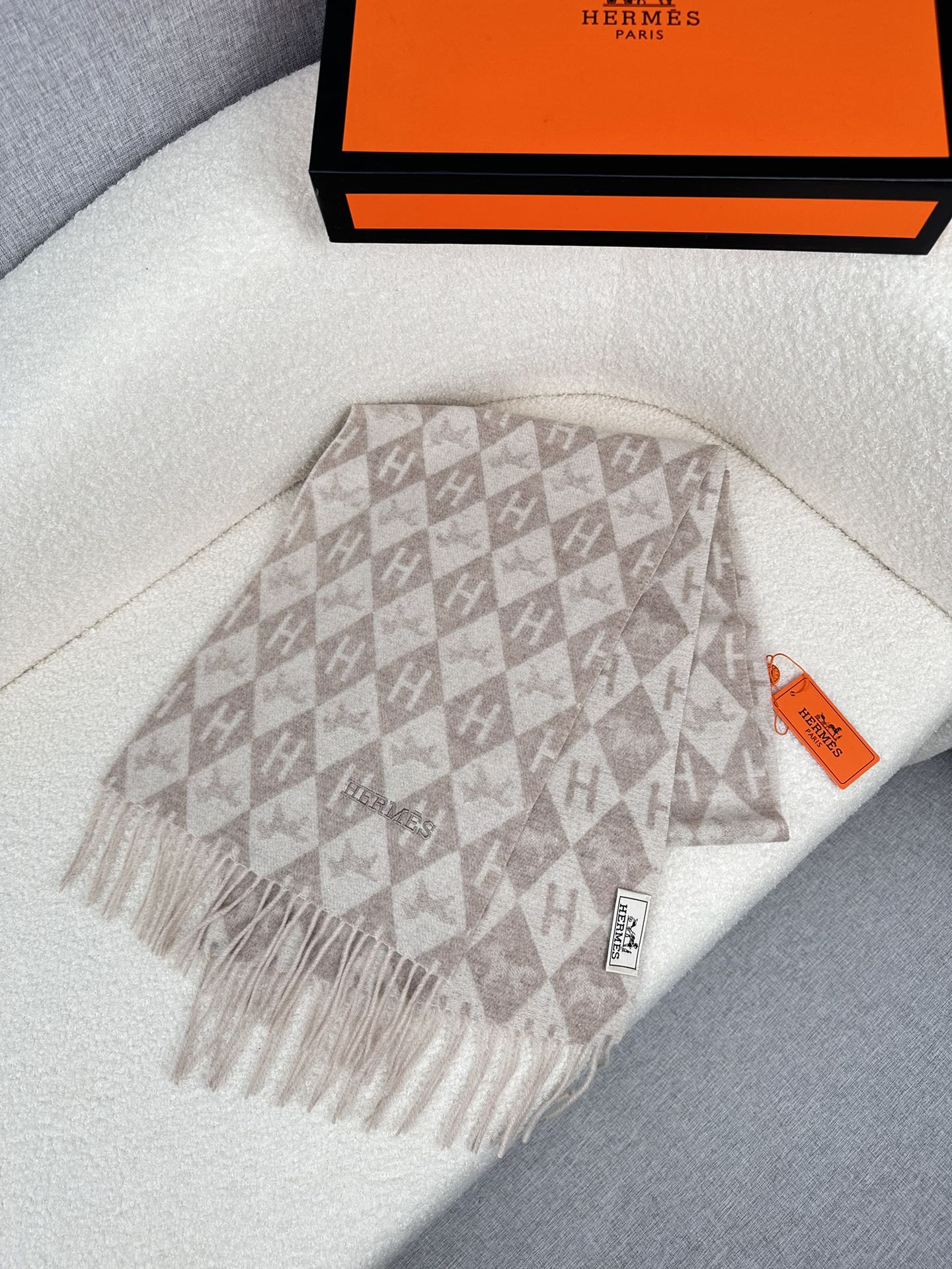 0925 Classic Soft and Comfortable Scarf